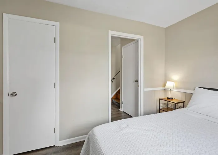 Housepitality - The Woodward Park Charmer - 4br Columbus