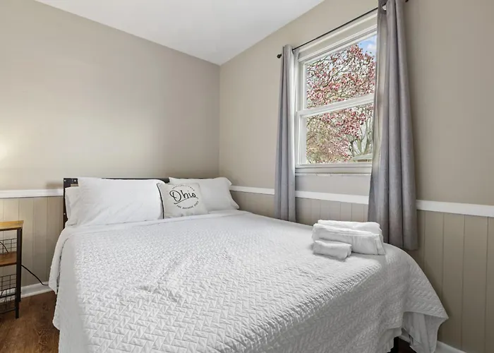 Housepitality - The Woodward Park Charmer - 4br Holiday home