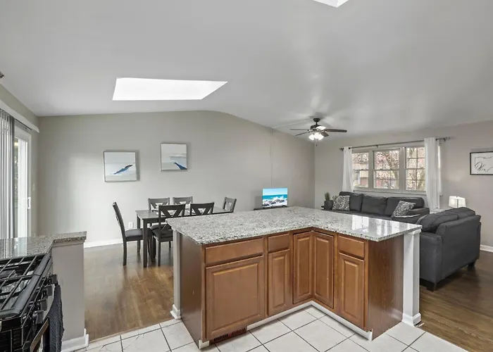 Housepitality - The Woodward Park Charmer - 4br Columbus