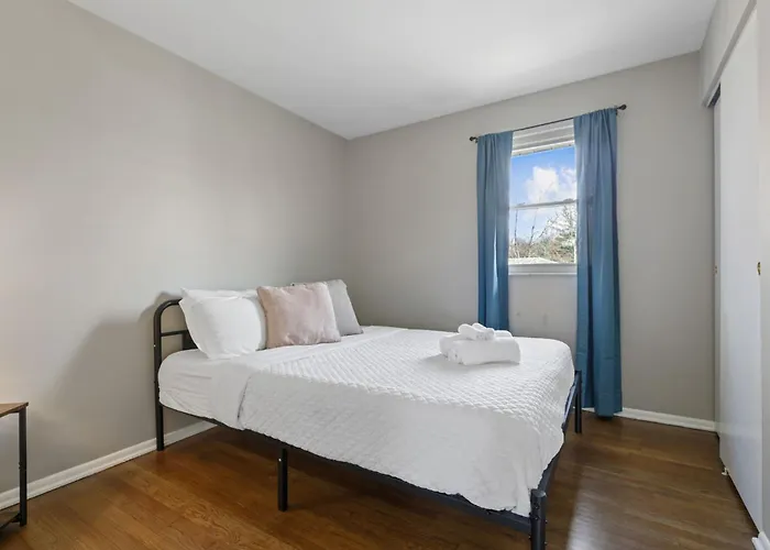 Housepitality - The Woodward Park Charmer - 4br