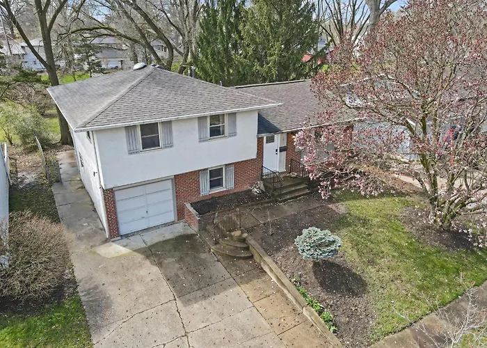 Housepitality - The Woodward Park Charmer - 4br *