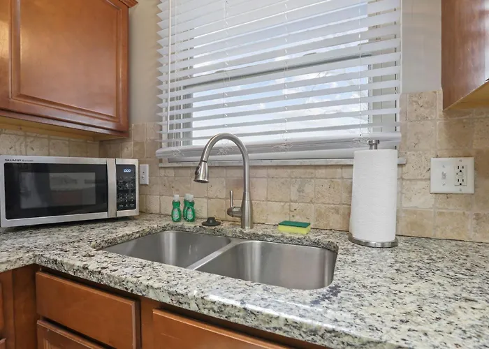 Housepitality - The Woodward Park Charmer - 4br *