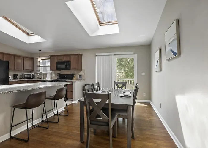 Housepitality - The Woodward Park Charmer - 4br Holiday home *